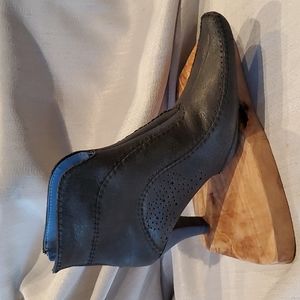 INDIGO womens booties